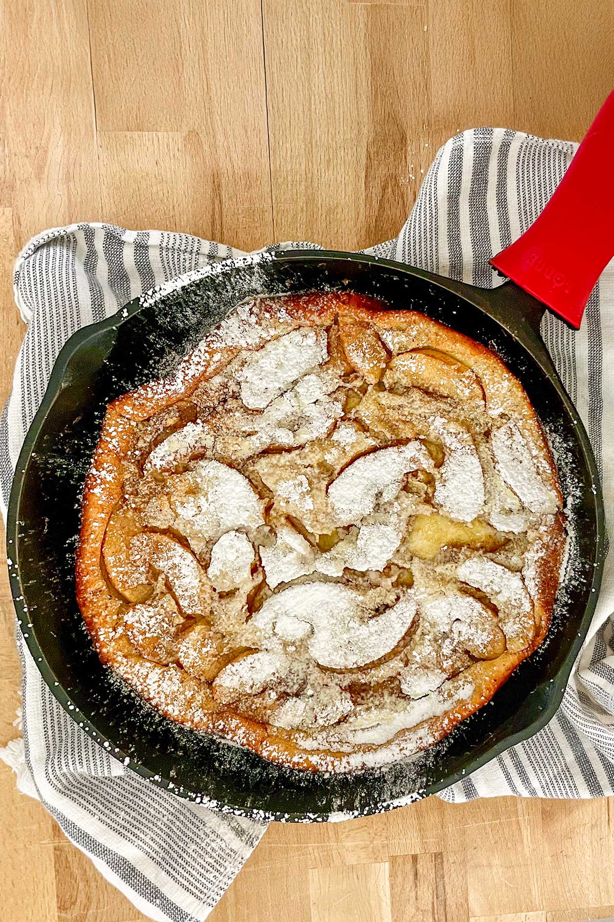 Apfelpfannkuchen (German Apple Pancake)