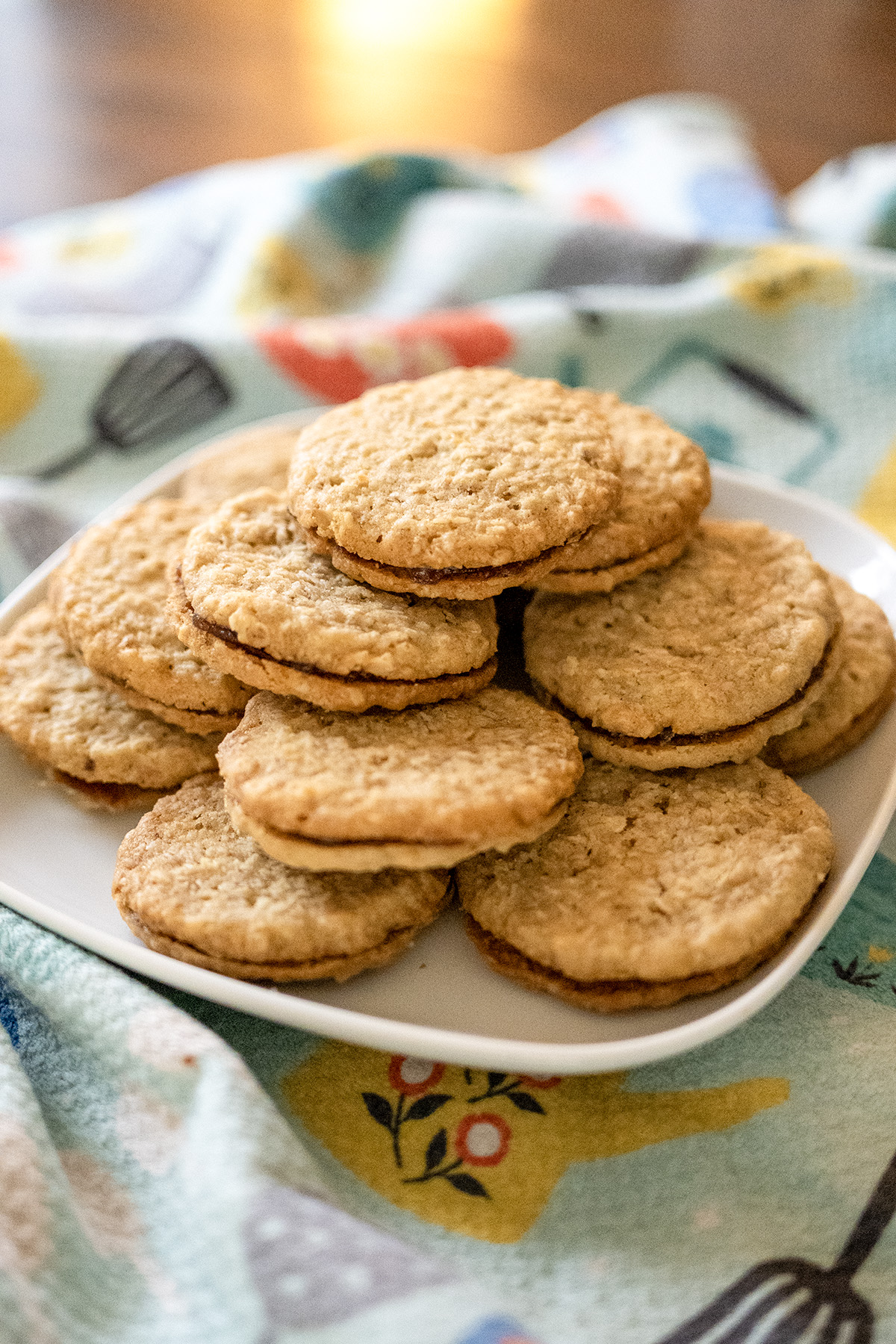 Trilbies (Old-Fashioned Oatmeal Date Sandwich Cookies)
