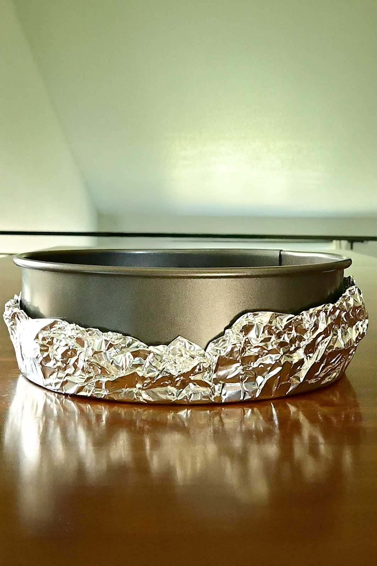 springform wrapped in tin foil for water bath